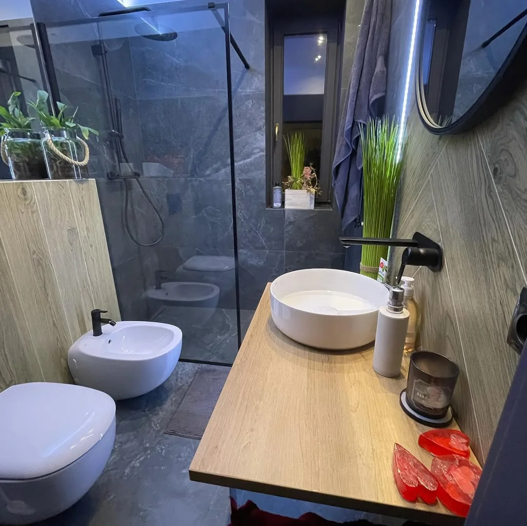 Small bathroom renovation — photo 1