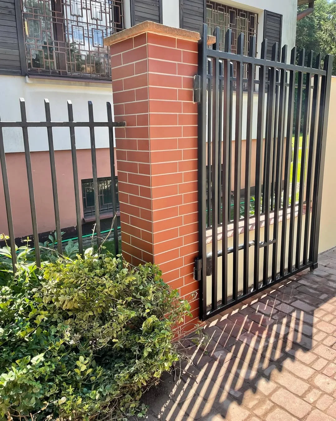 Brick pillar restoration — photo 1
