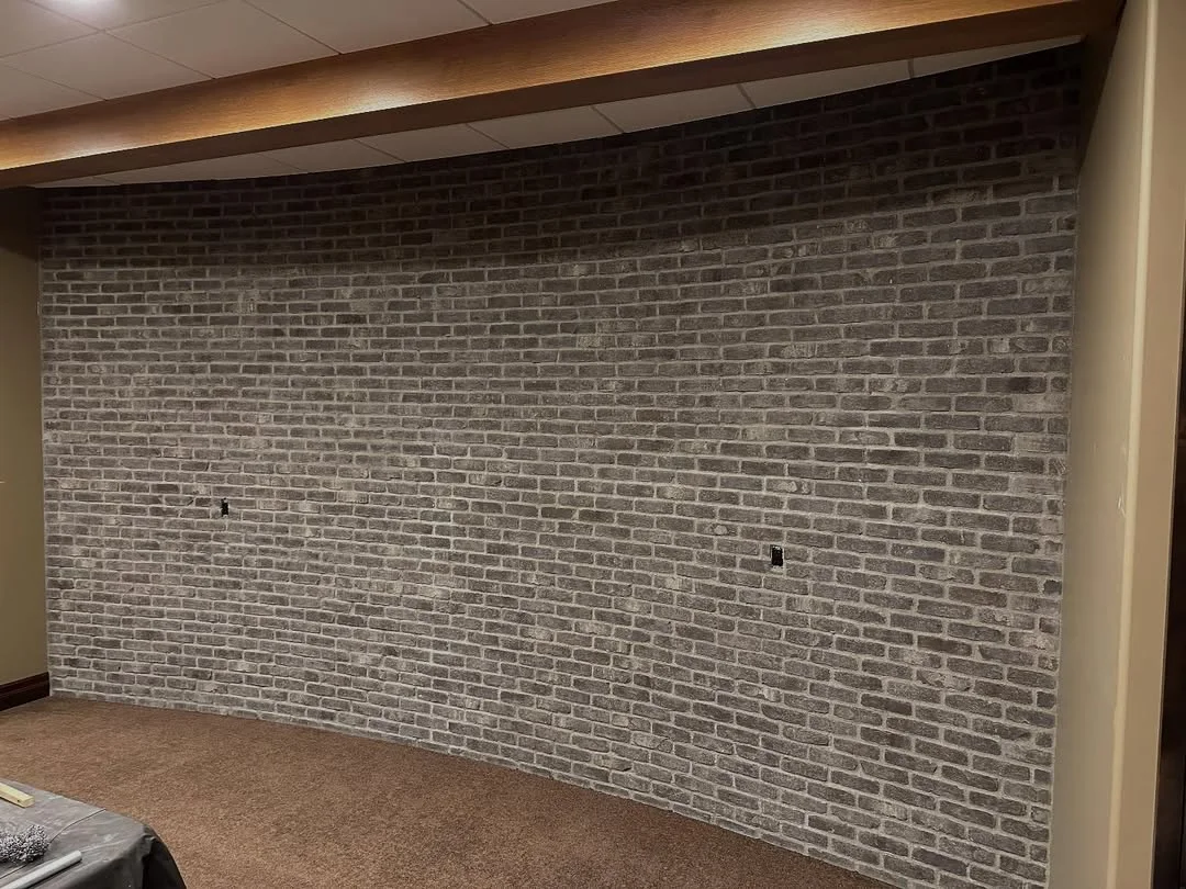 Brick feature wall — photo 1
